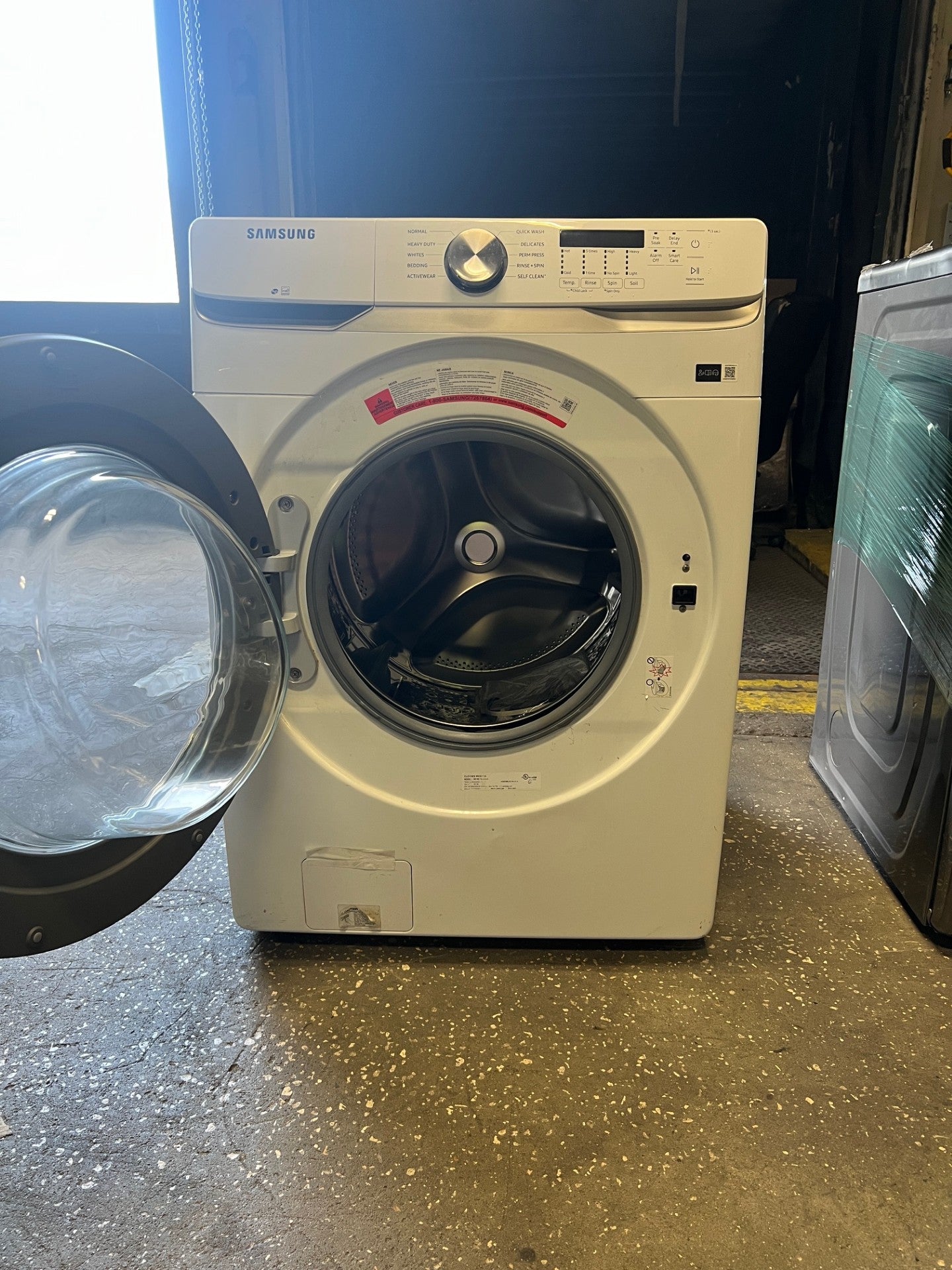 Samsung 4.5 cu. ft. Front Load Washer with Vibration Reduction Technology+ in White